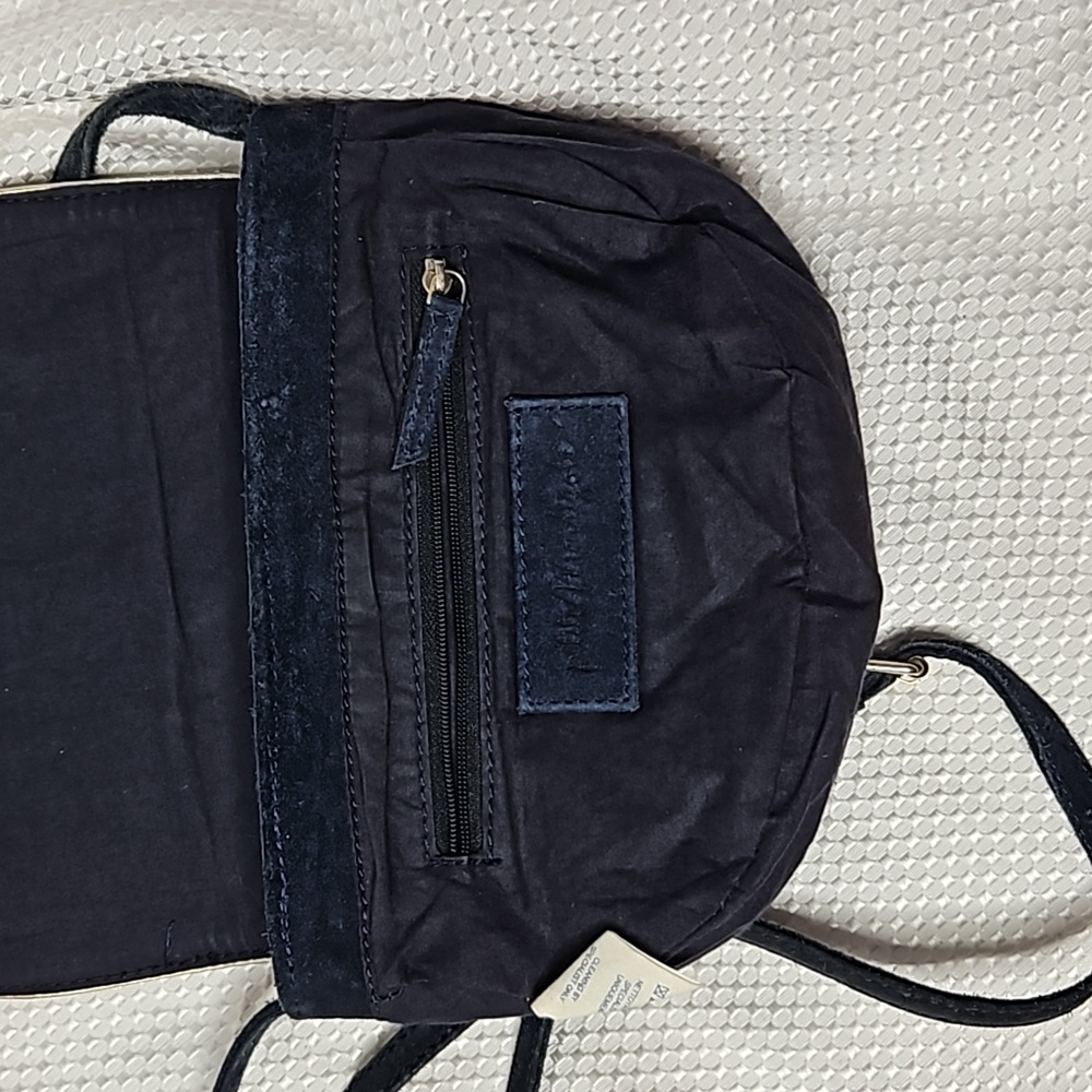 PETITE MENDIGOTE NAVY SUEDE CROSSBODY BAG - Picture 4 of 8